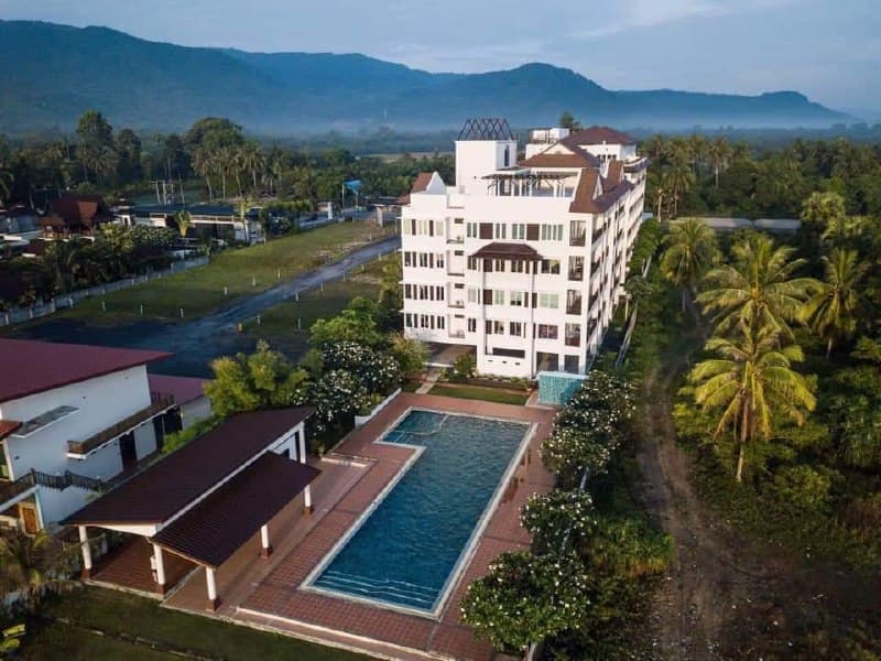 Khanom Beachfront Building